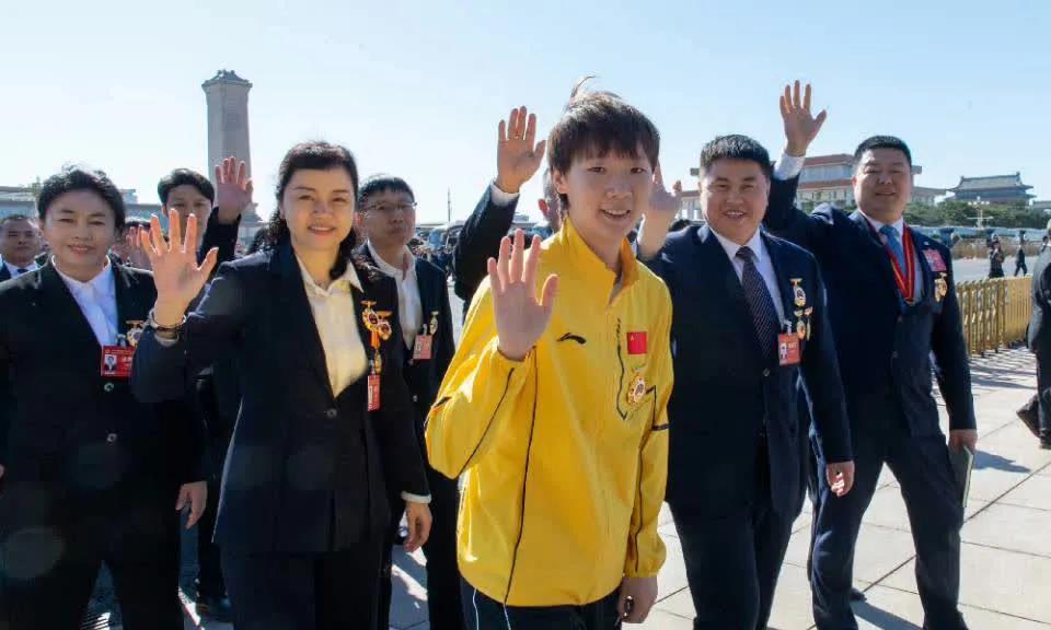 王曼昱说：今天能够荣获“全国先进工作者”这一崇高荣誉，我内心充满感恩与敬畏。这份