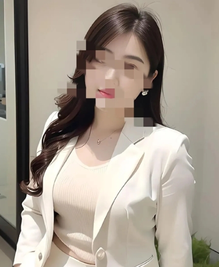 偷偷告诉男人们一个秘密，一个女人，如果她睡醒的时候，她睁开眼看到你，情不自禁的伸