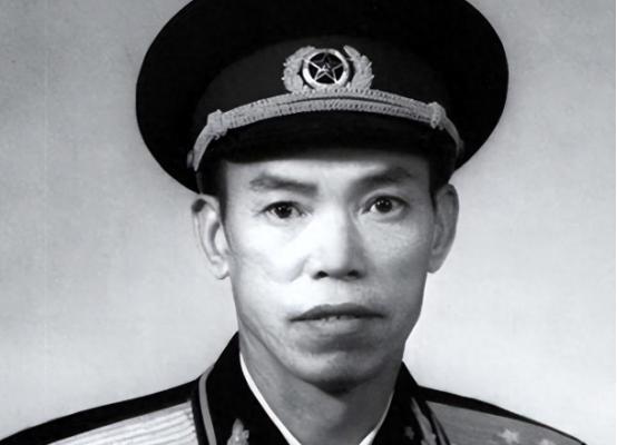 1950年，梁兴初不答应毛岸英上前线，毛岸英：你们怎么都怕彭老头？
1954年，
