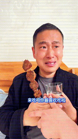 最近看到个故事，说两口子吵架，男的吵不过，竟然坐沙发上哭。这画面感，是不是有点儿