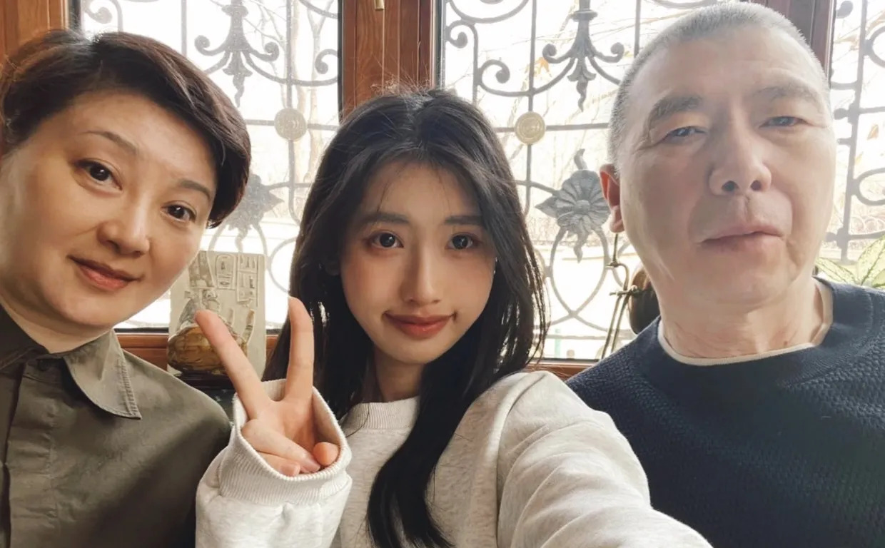 冯小刚女儿庆生气质大变











我的天哪！不敢相信，以前那个被说不