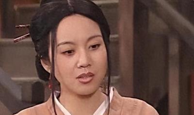 宁愿净身出户也要和闫妮离婚的邹伟，如今十多年过去，他怎么样了。
2005 年的一