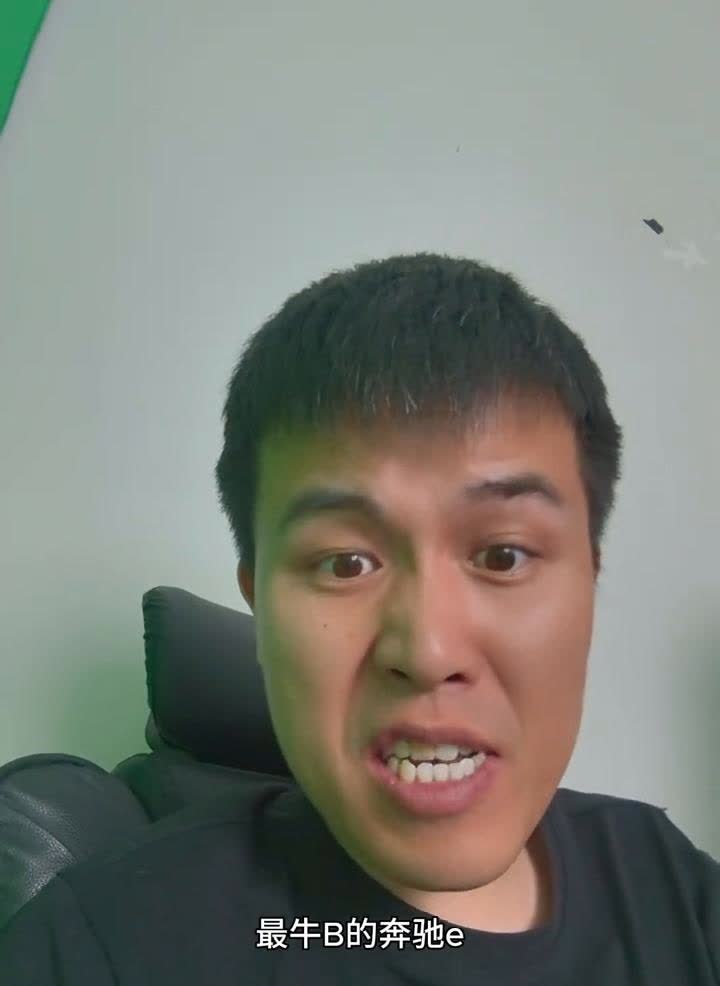 奔驰现在是真惨，销量惨不忍睹。
奔驰现在混的是真惨，惨不忍睹，都降成狗了，一样