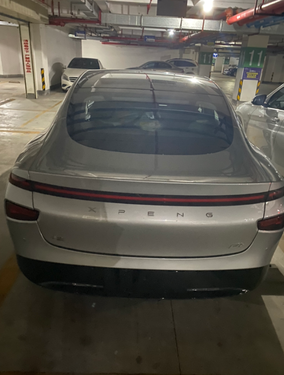 小鹏p7全系都没有电尾门的确不太方便！