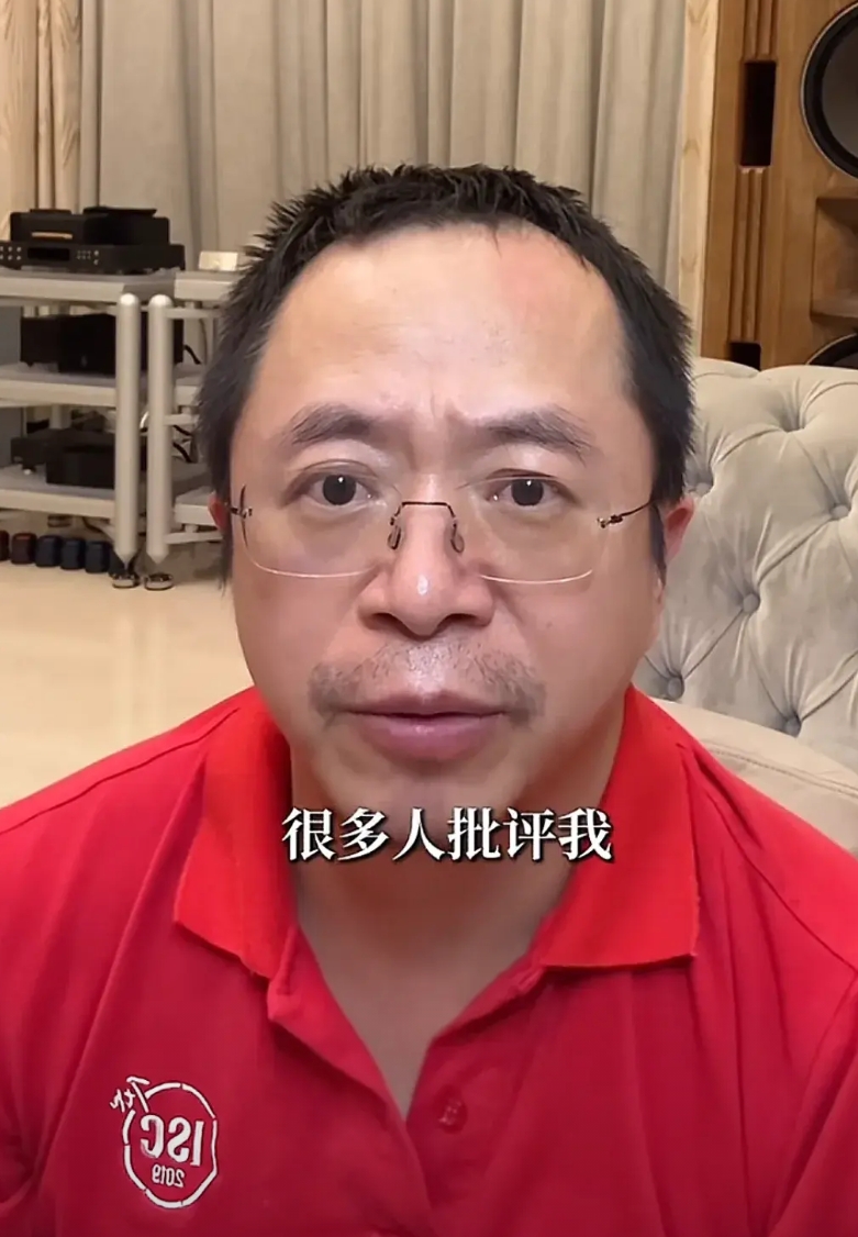 平时看起来窝窝囊囊的，关个车门被夹手，投资哪吒汽车巨亏，没想到国家需要的时候一出