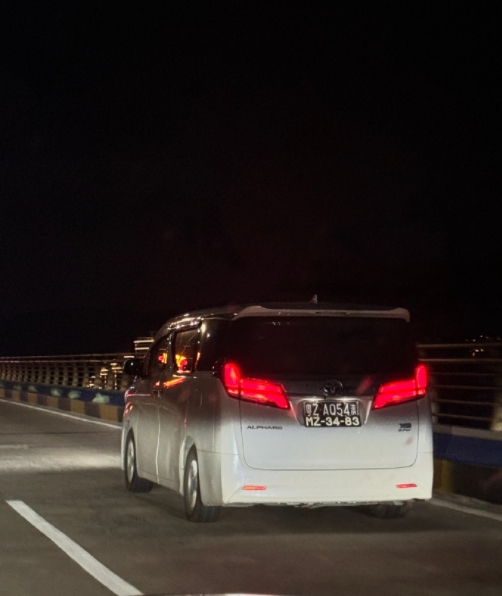 逛澳门发现个怪事：满大街跑的丰田埃尔法比小电驴还多！酒店门口清一色劳斯莱斯和迈巴