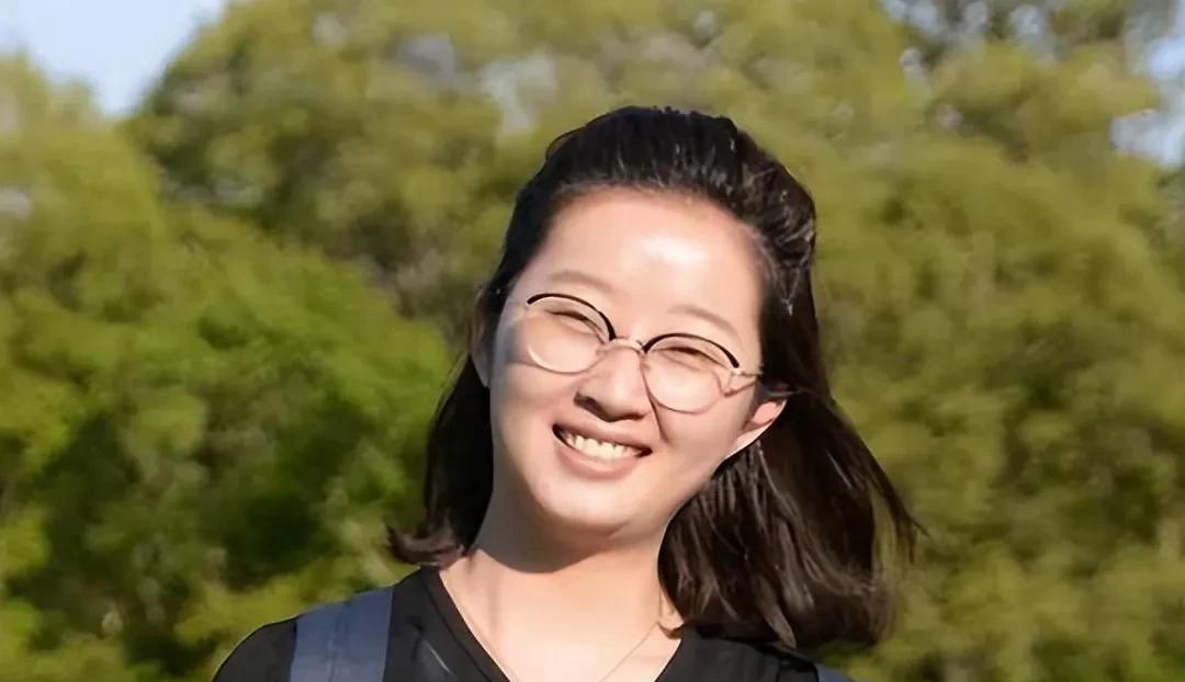 章莹颖中山大学毕业，保送北大读研究生，多么优秀的孩子，如果还在应该结婚生子了，会
