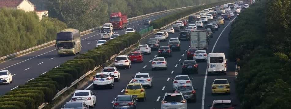 我开了十八年车，形成如下认识：
1-买车要把安全性可靠性放首位。
2-电车发