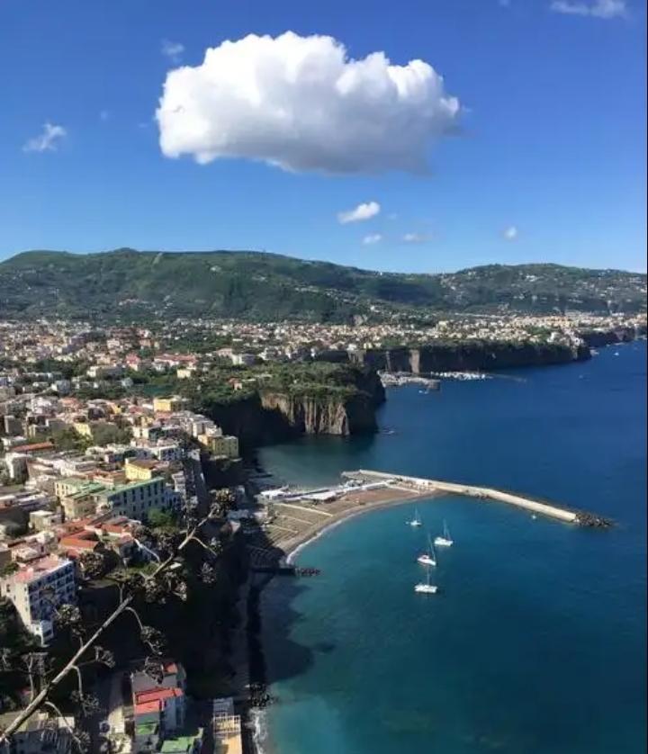 意甲：克雷莫纳-那不勒斯
反倒是克雷莫纳在之前强势了两场之后进攻突然哑火，博纳佐