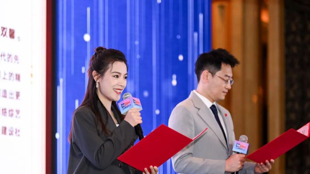 青年越剧演员陈丽君亮相成都！网络综艺生态建设论坛发出行业