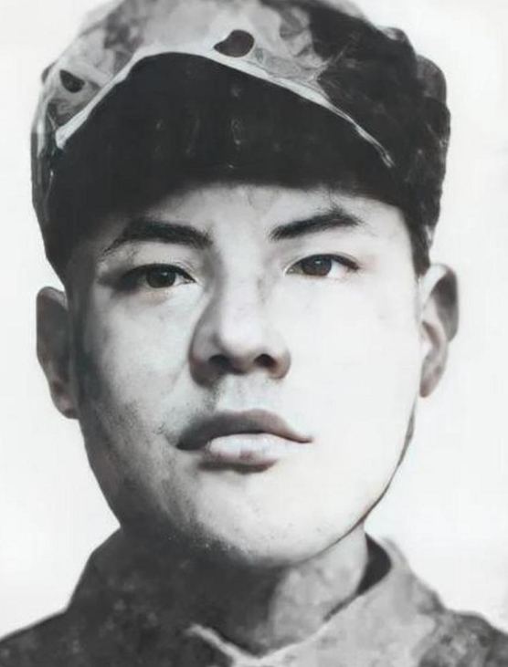 1943年，仅25岁的八路军科长被俘，日军把他带到华丽住所，还找来美娇娘与他同房