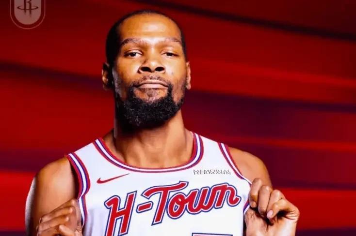 杜兰特自己就是个天赋怪，但是天赋这种东西，虽然不是人人都有，但拥有的人确实很可怕