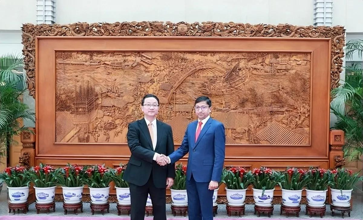 中印恢复直航互派记者











太意外了！中印居然谈妥了！之前吵得那