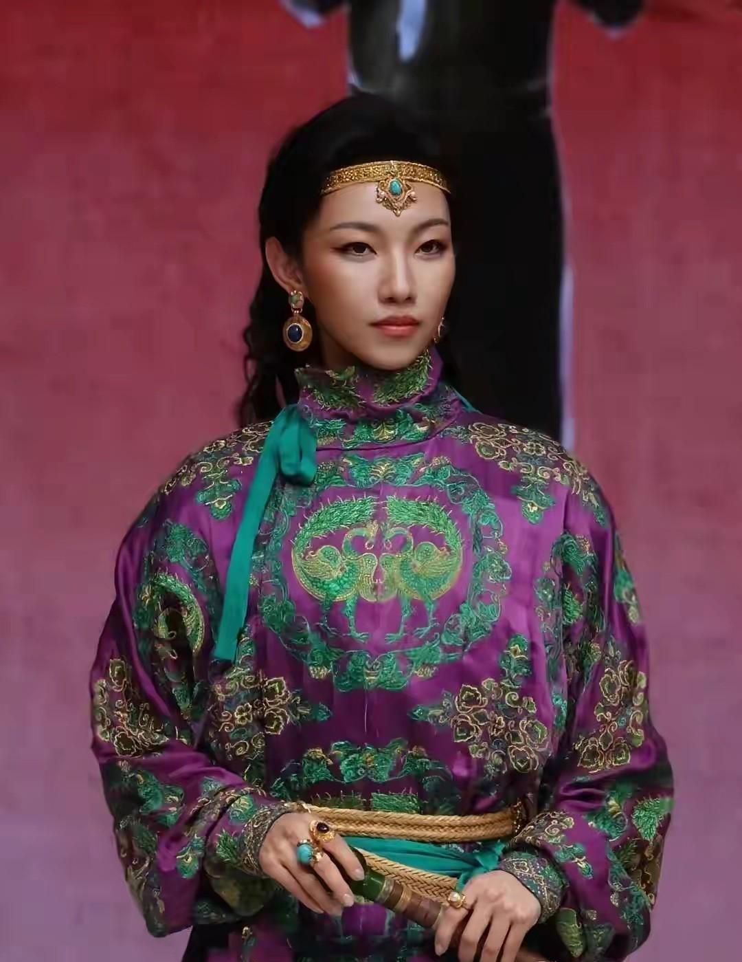 祸从口出啊！那尔那茜绝对想不到，自己随口一提的“光辉历史”，直接掀了老底
她早年