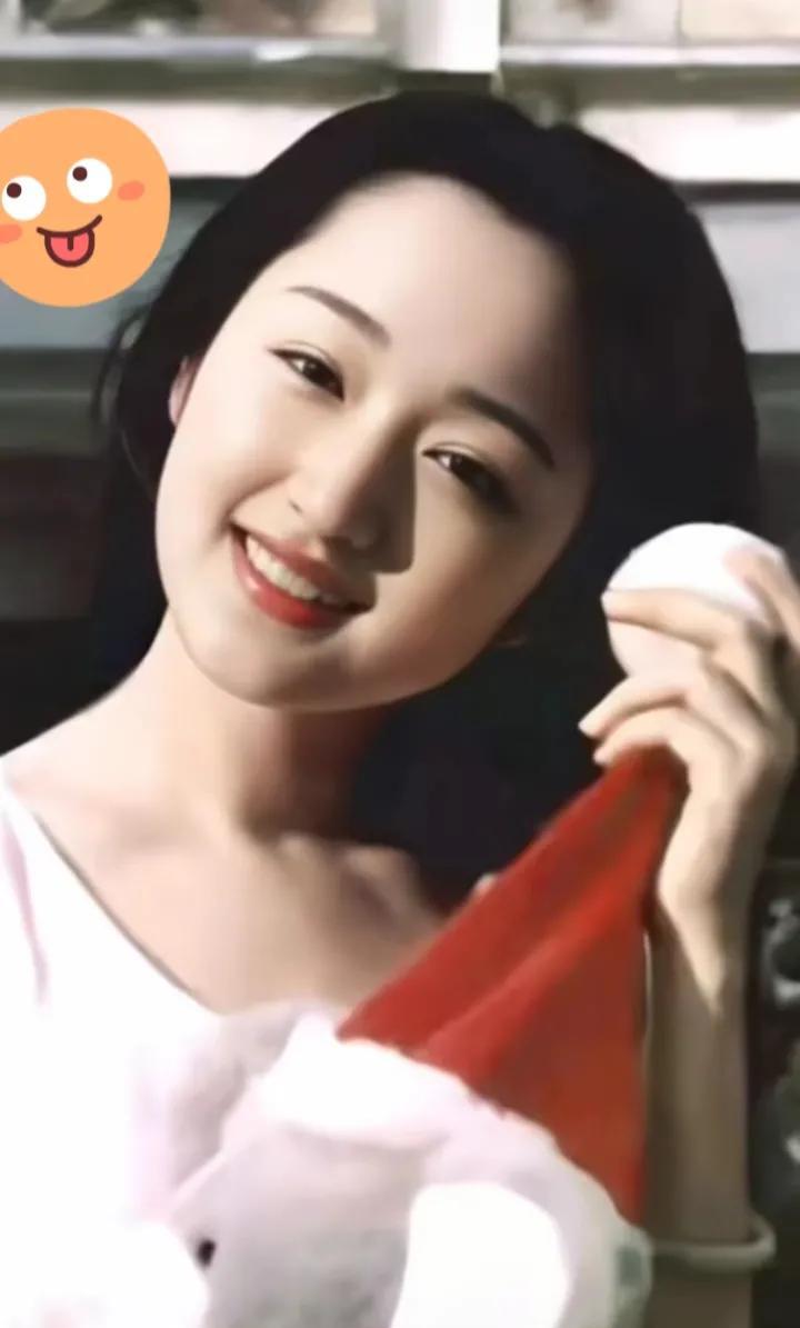 可他咋就不接楚铃这逼婚的招呢？突然发现楚铃穿婚纱这长相，和年轻时杨钰莹真挺像！难