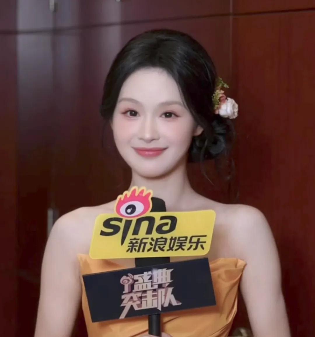 余茵！当网上大量讨论你的时候，就说明你冲破圈子走到很多人面前了，想起一句话“那不