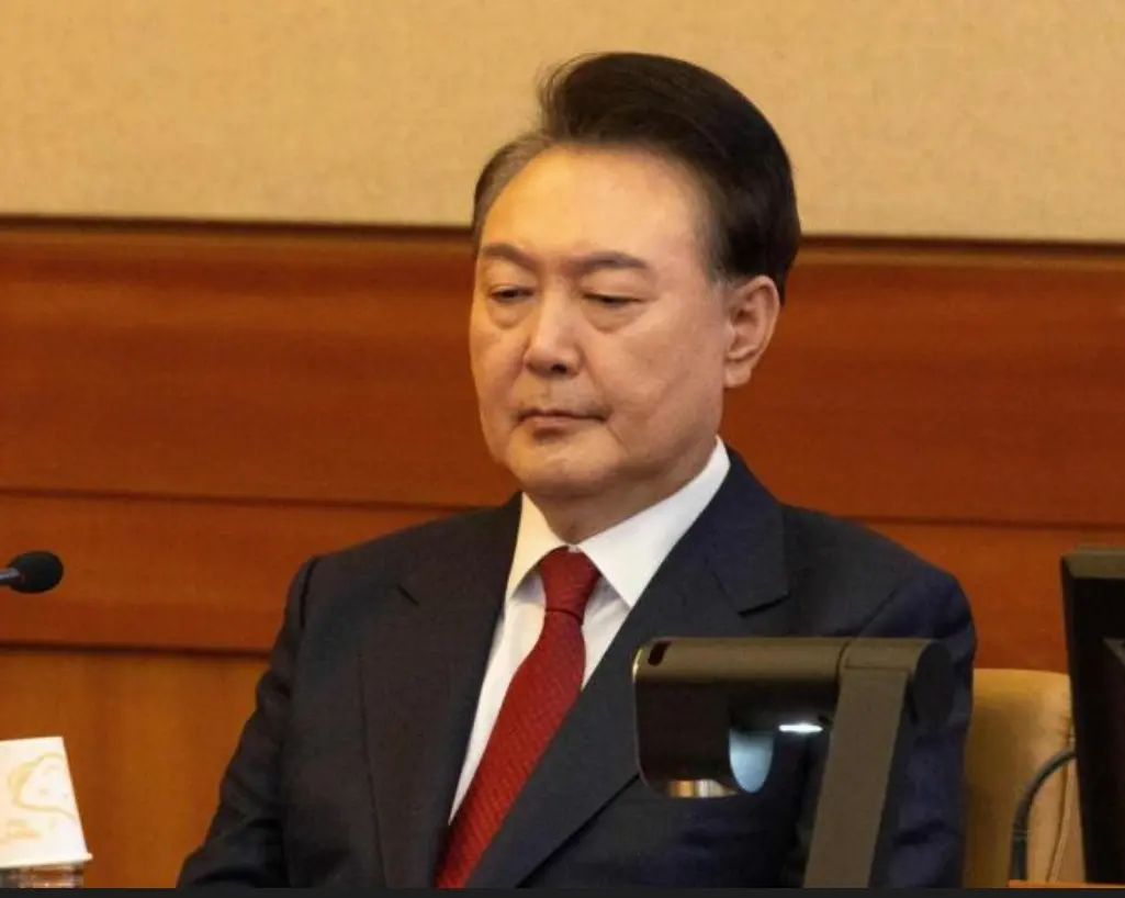 尹锡悦被裁定下台，尹锡悦向国民道歉