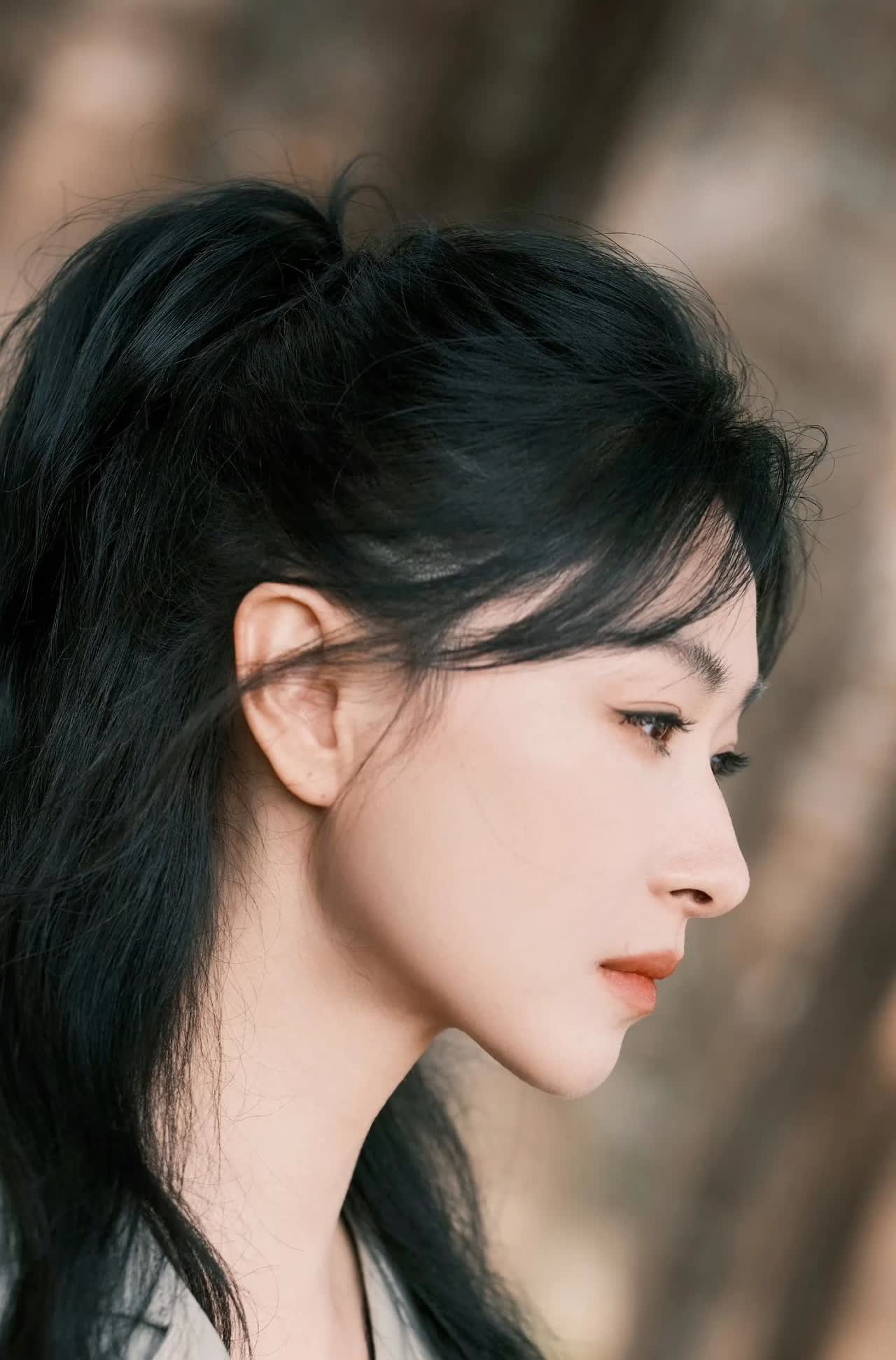 万茜美丽动人