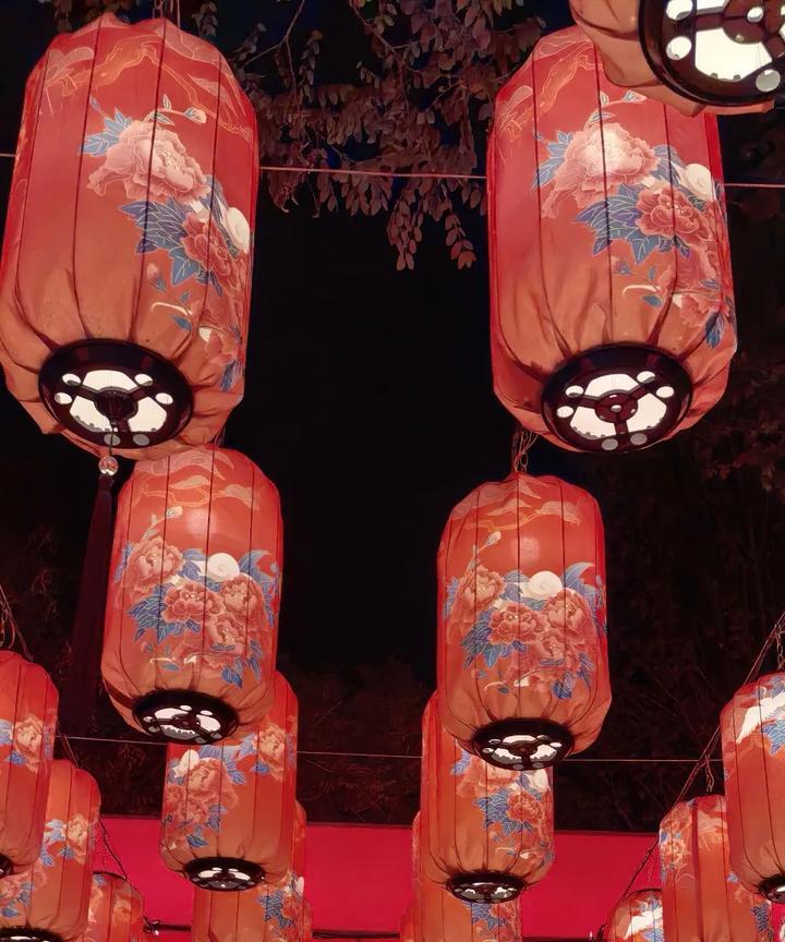 今天去检查员工宿舍，发现一个很有意思的事，在工作中勤快的人，在个人卫生和宿舍卫生