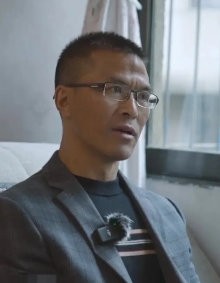 人性至暗，感觉更像是一场精心设计的谋杀。
站在道德上李是渣男一枚无疑，但案件疑点