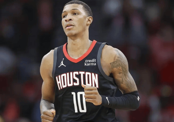 贾巴里史密斯的危害究竟有多大？
还是老生常谈的问题，他能不能投进是变量，但是防不