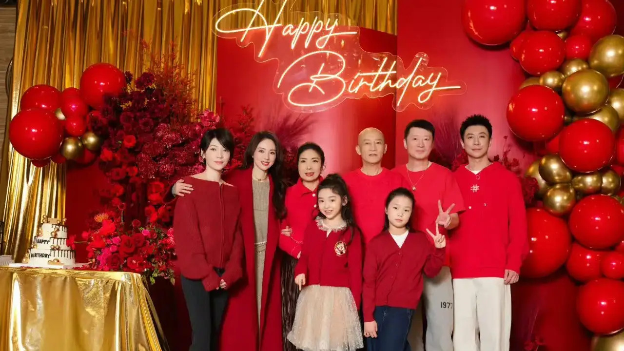 小酒窝给张维伊写生日祝福，自称“窝姐”祝其少点黑料，亲情太好磕