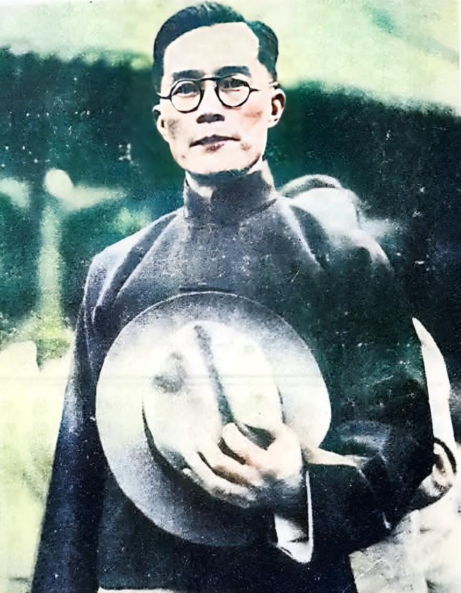 1962年，梅贻琦因病去世，在整理遗物时，人们在他的病床下，发现他生前随身携带的