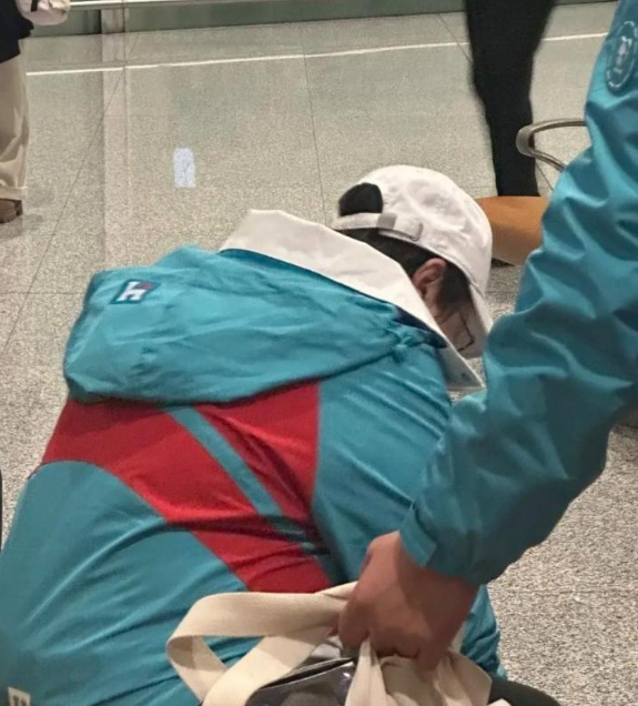韩红去西藏地震灾区了，这么快！原来她和西藏关联这么深！

韩红，这位以一曲《天路