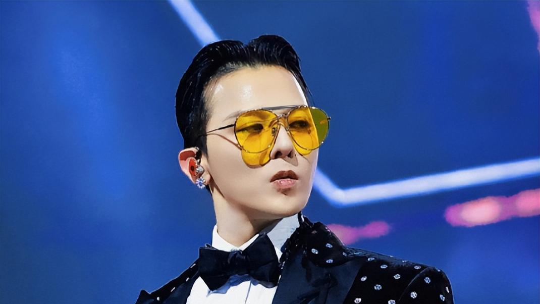 这一天，一脸褶子满头白发的周润发，秒了内娱一堆涂脂抹粉的小鲜肉