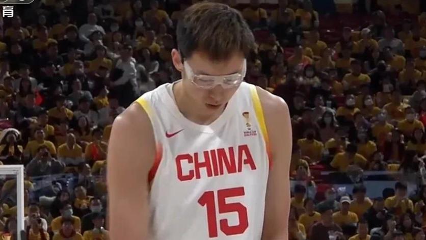 中国男篮失利，郭士强最低分，球迷呼吁带徐杰、赵继伟