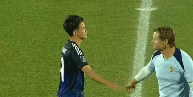 输球怪己不怨人，日本U20被淘汰后门将跪地痛哭流泪！