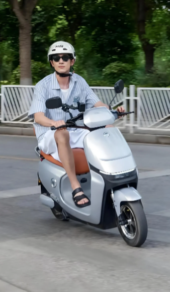 上海青浦，一男子被电瓶车撞成10级伤残，他把30000赔偿金花完后，一口咬定，妻