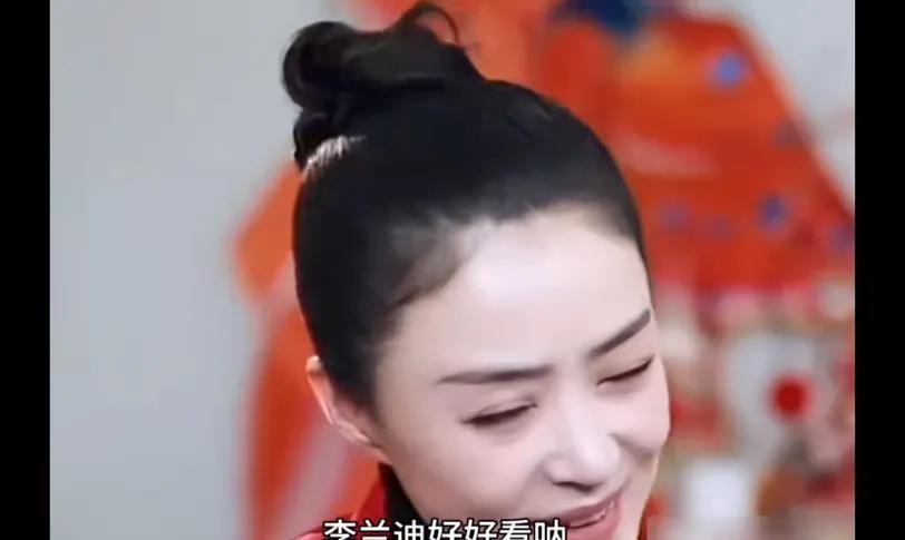 蒋欣说：李兰迪好好看呐！
这句话的含金量还在不断的飙升…
李兰迪真的是属于从小好