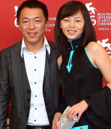 当年，28岁的黄渤终于考上了北京电影学院的成人教学学院，但当时的学费对于黄渤来说