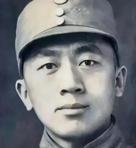 1942年，日伪军一师长派人给粟裕送了一包烟。粟裕不解，以为是敌人送礼，便饶有兴