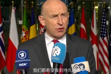 英国国防大臣约翰·希利表示，说如果台海局势升级，英国可能会对中国动武！
 
希利