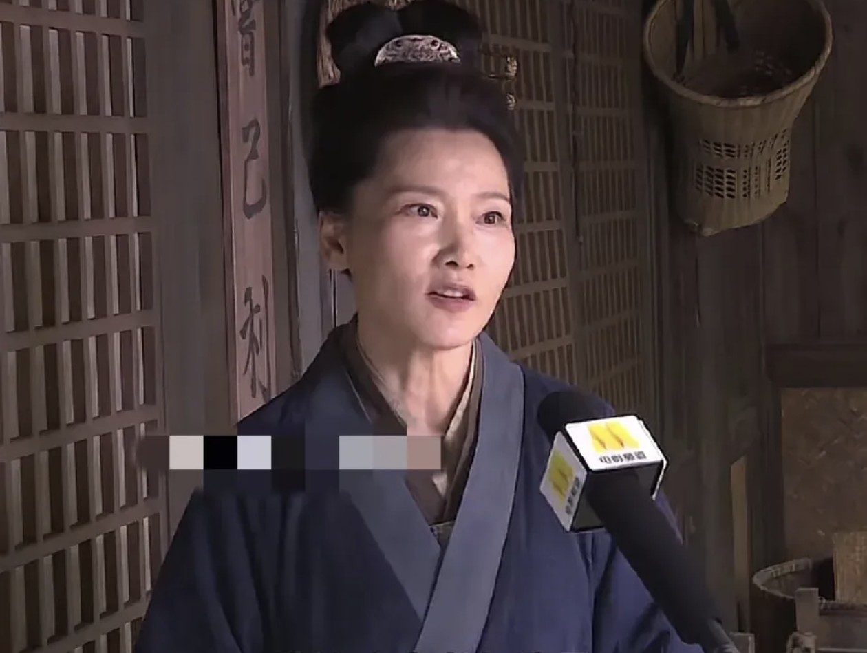 何赛飞呼吁多拍中老年女性题材剧，直言现在这类剧太肤浅。她说中老年女性内心深邃，能