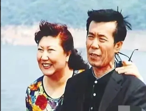 2004年，高秀敏筹拍《圣水湖畔》，剧里有个“黄金贵”的角色，她找到了孙红雷:“