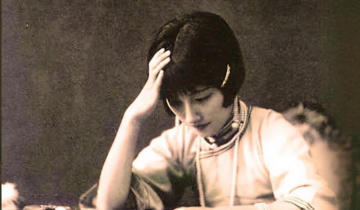 1965年，陆小曼去世后，好友揭露了她一个隐秘：她的前夫过分热衷房事，又体力过人