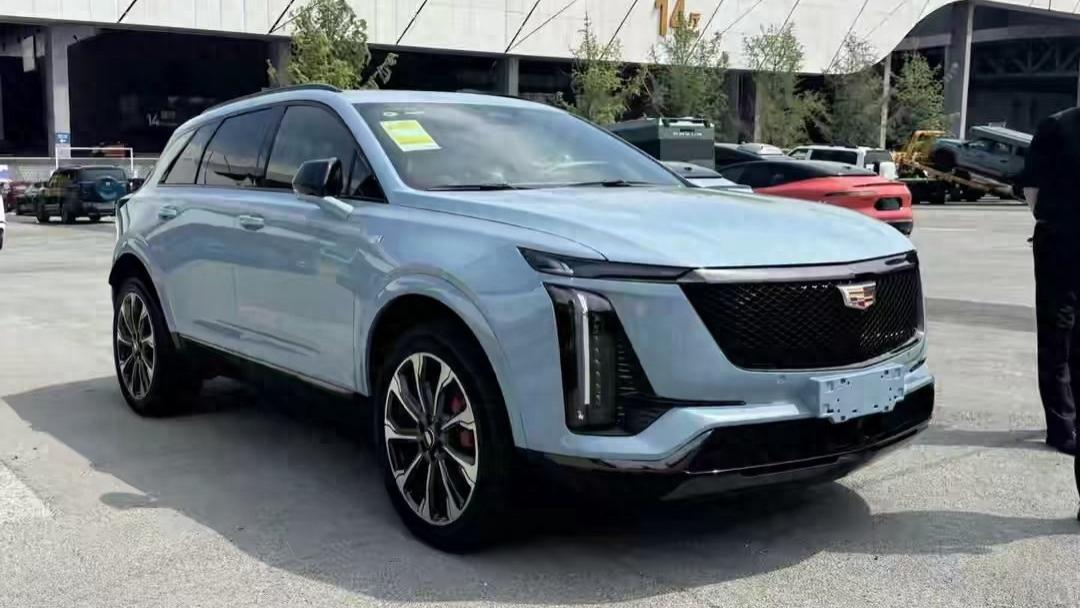 2025成都车展：凯迪拉克XT5实车现身，新增赛里木蓝配色