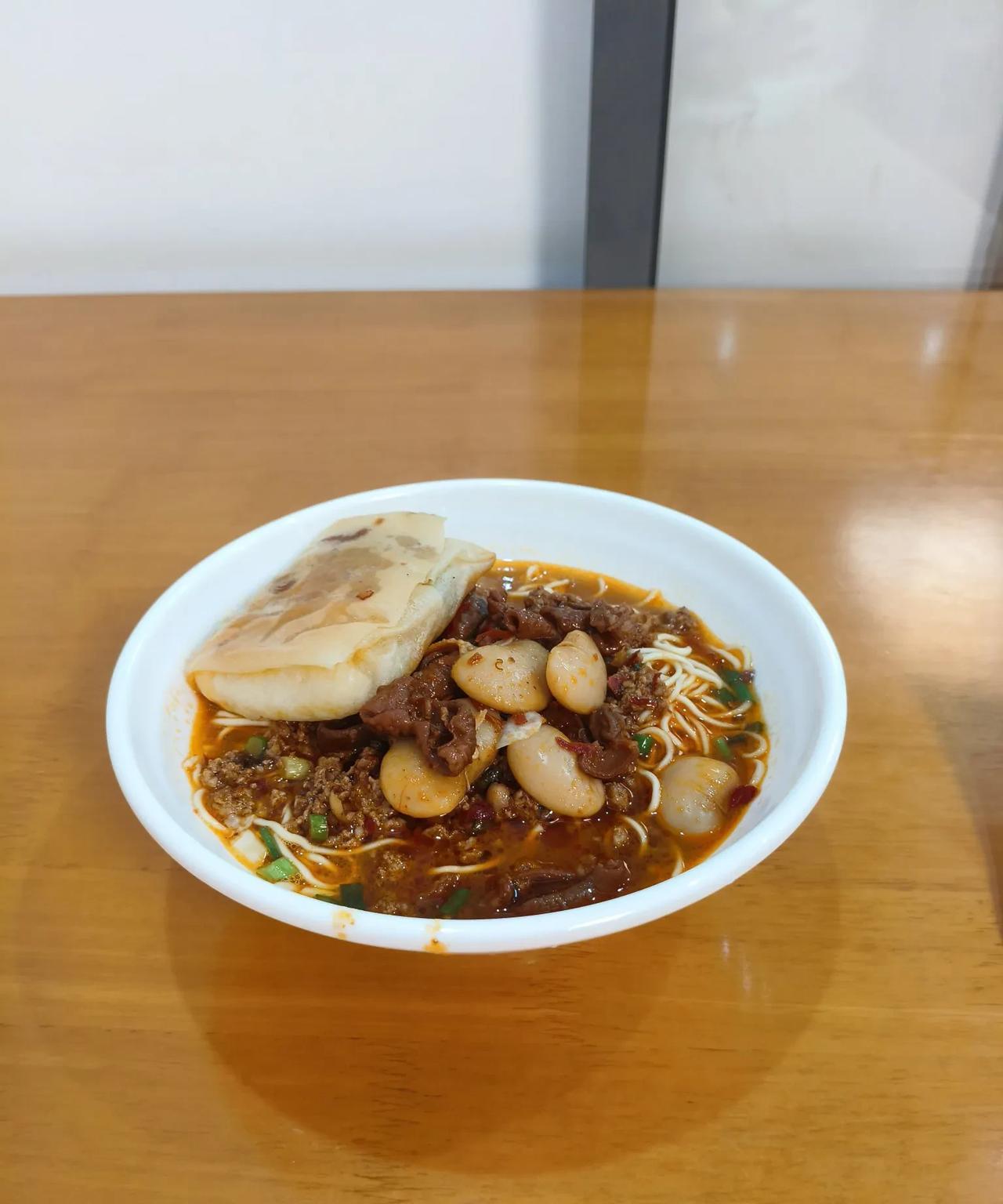和一个体制内的朋友聊天，说到哪些人适合当领导，他给我讲了自己的感悟和经历。
朋友