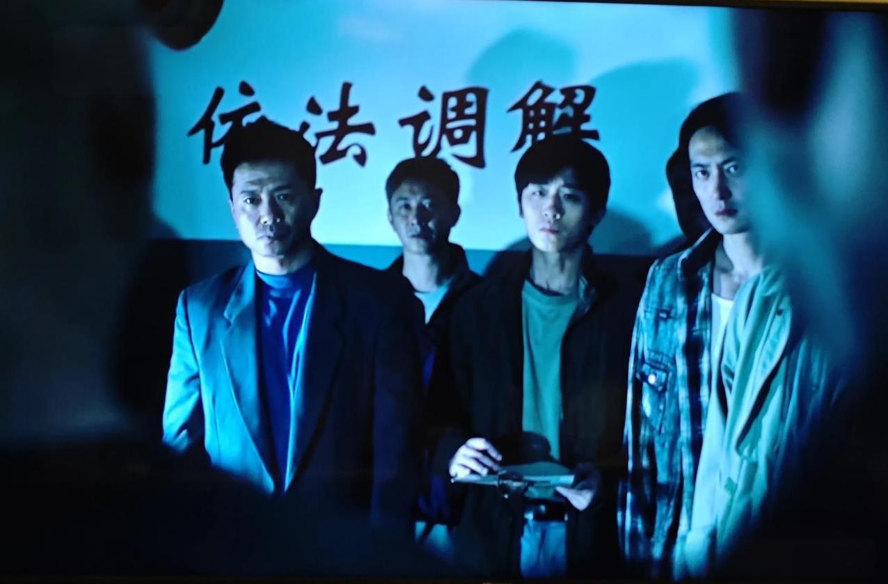 《扫毒风暴》第16集开始终于进入正文，比较好看了。
但是第17集有两处，一处看着