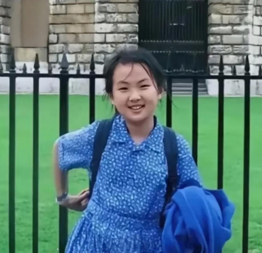 看到她那笑容，你是否有所眼熟呢？知道她是谁吗？