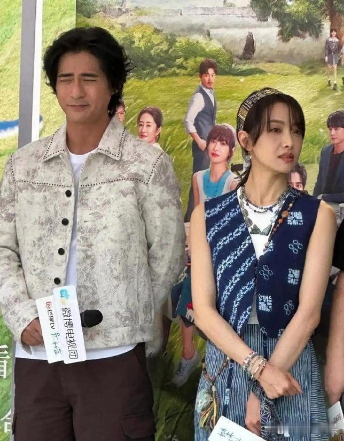 所以说宋茜是怎么做到的，感觉旁边的周渝民眼睛都快睁不开了 ​​​