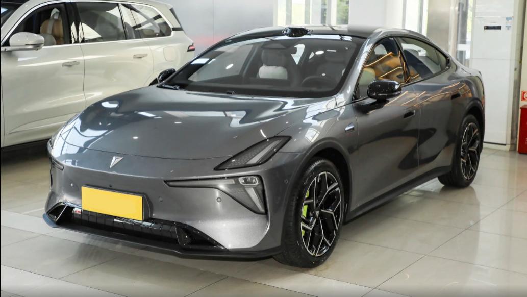 预售13.99万起，标配激光雷达＋法拉利同款悬架，试驾体验深蓝L06