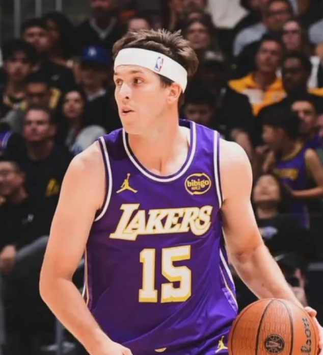 湖人以105-126不敌凯尔特人。
全场比赛，湖人球员奥斯汀-里夫斯得到了36分