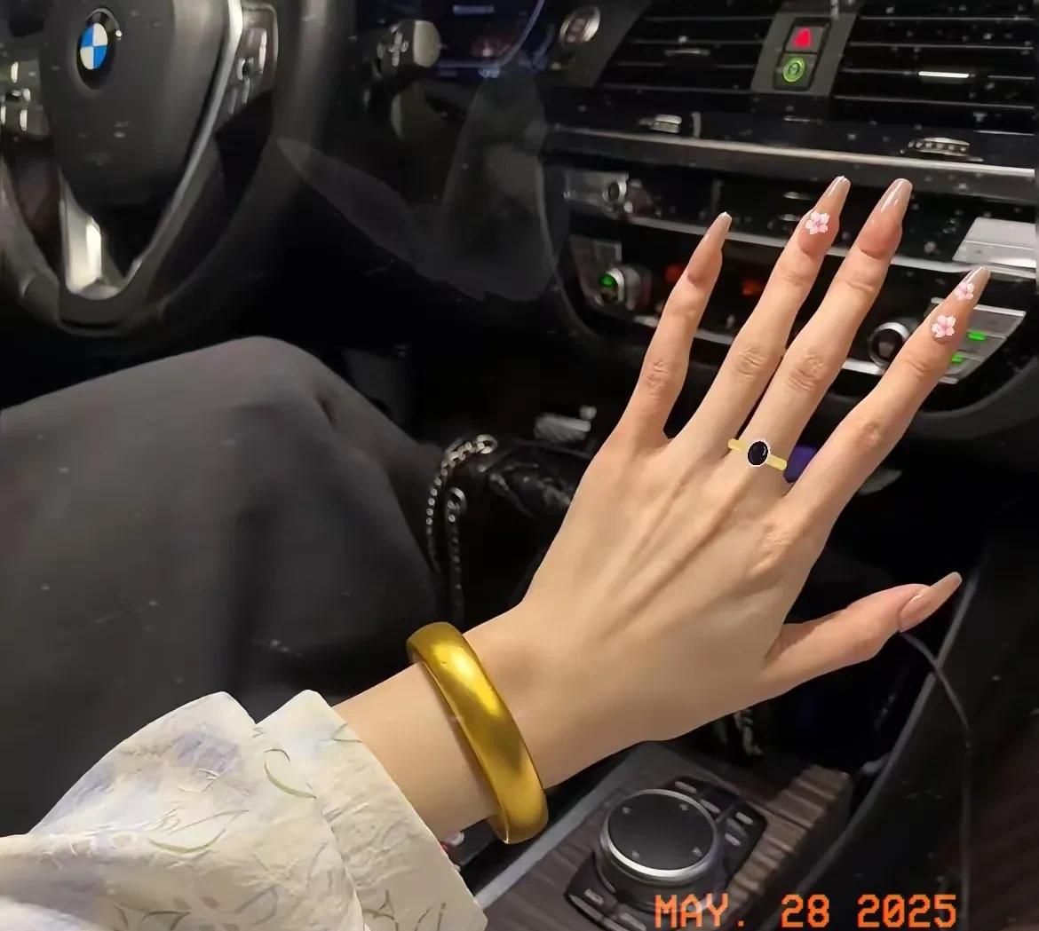 惨了！
金价突变！失控了！
5月28号的金价真的太绝啦！
前几天还狂飙的金价，