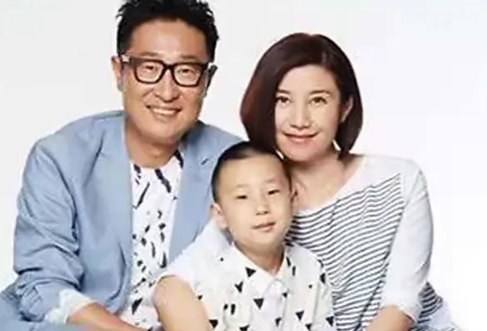 一次，林永健陪老婆逛街，老婆看上一条5800元的裤衩，死活都要买，林永健脸都绿了