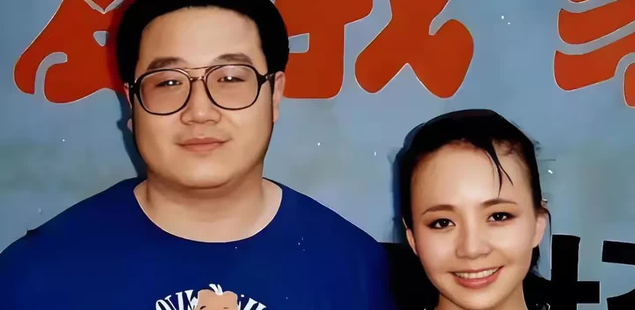 改名巴图？？

巴图本名英如镔，改名“巴图”并脱离父姓，本质是父母1997年