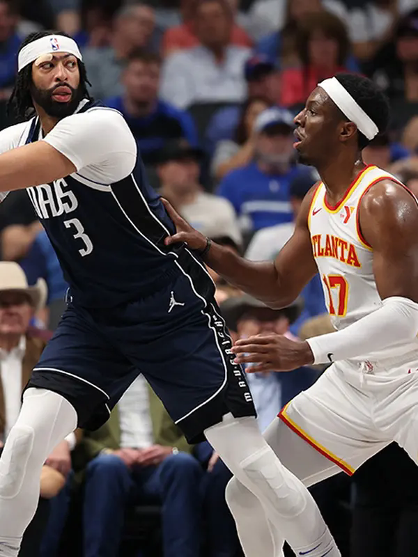 NBA常规赛继续进行。浓眉最后三秒漂移抛投准绝杀，独行侠主场120-118险胜老